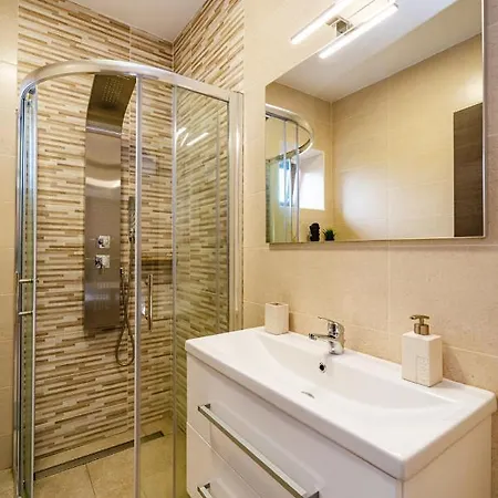Two Villas With Pool And Jacuzzi, Villa Marin Pridraga * Pridraga