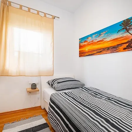 Lejlighed Two Villas With Pool And Jacuzzi, Villa Marin Pridraga Pridraga