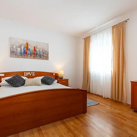 Two Villas With Pool And Jacuzzi, Villa Marin Pridraga *