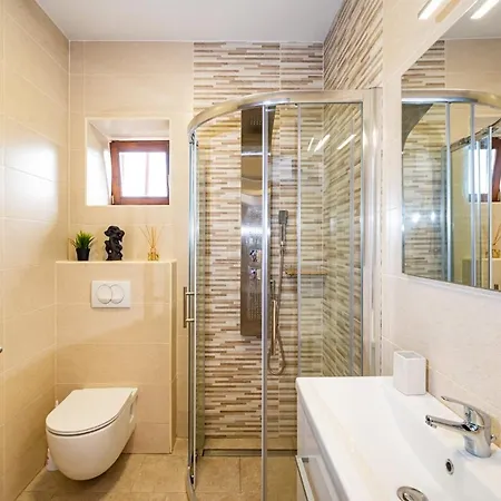 Two Villas With Pool And Jacuzzi, Villa Marin Pridraga Pridraga