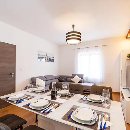 Apartamento Two Villas With Pool And Jacuzzi, Villa Marin Pridraga