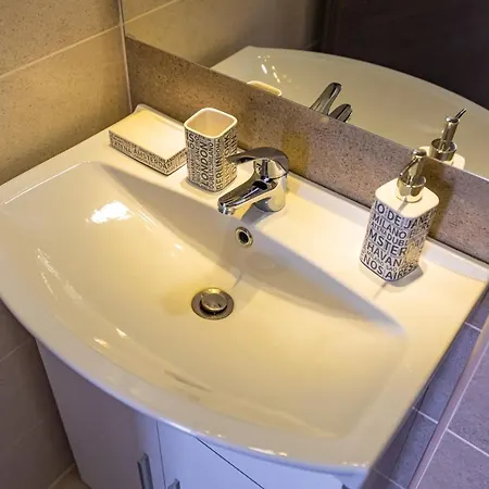 Two Villas With Pool And Jacuzzi, Villa Marin Pridraga Apartamento *