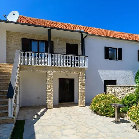 Two Villas With Pool And Jacuzzi, Villa Marin Pridraga Apartamento *